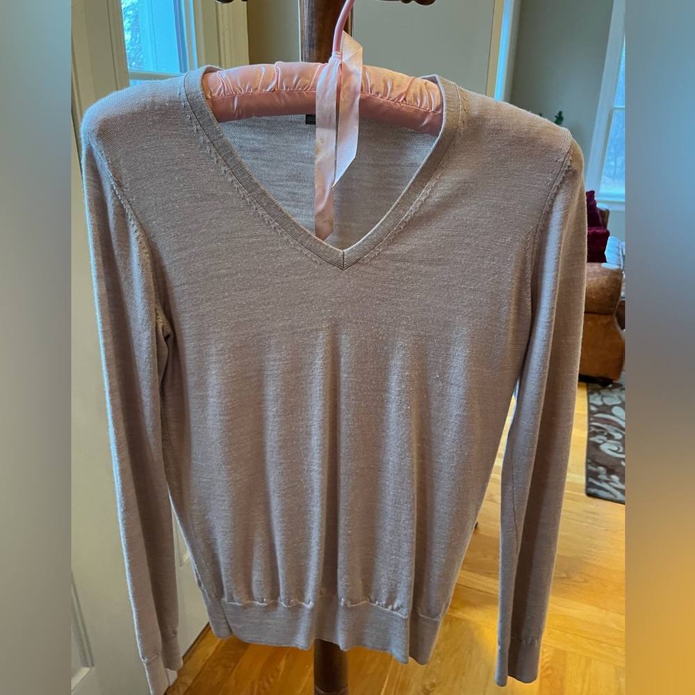 Uniqlo v-neck sweater size M